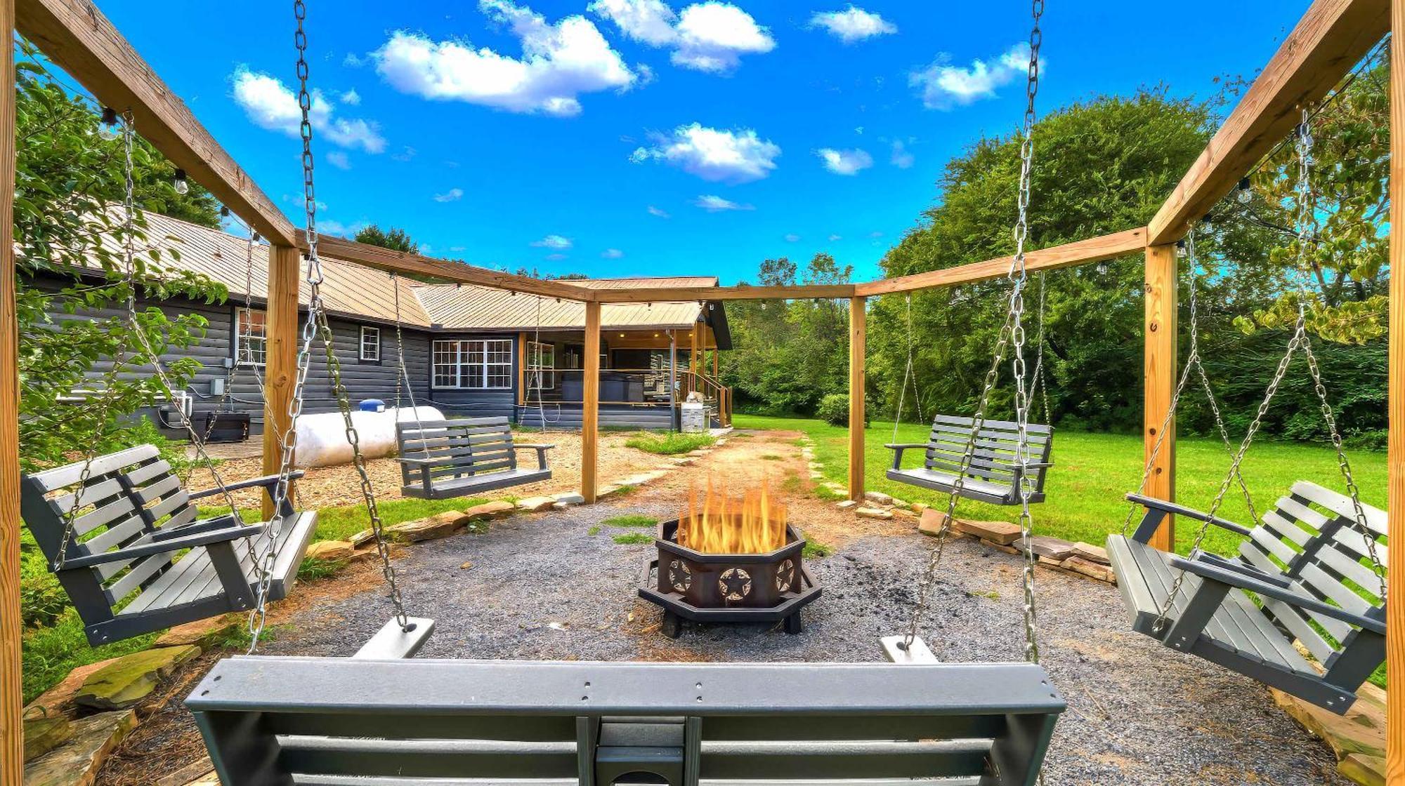Poolside At Autumn Woods - Pool, Theater, Fireplace, Firepit, Arcade Сивиървил Екстериор снимка